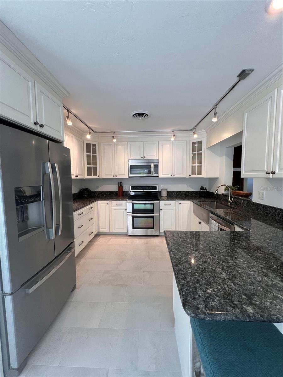 Image 31 of 65 For 2724 Monterey Street