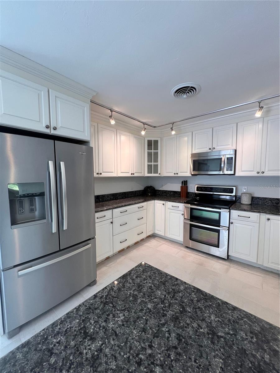 Image 32 of 65 For 2724 Monterey Street