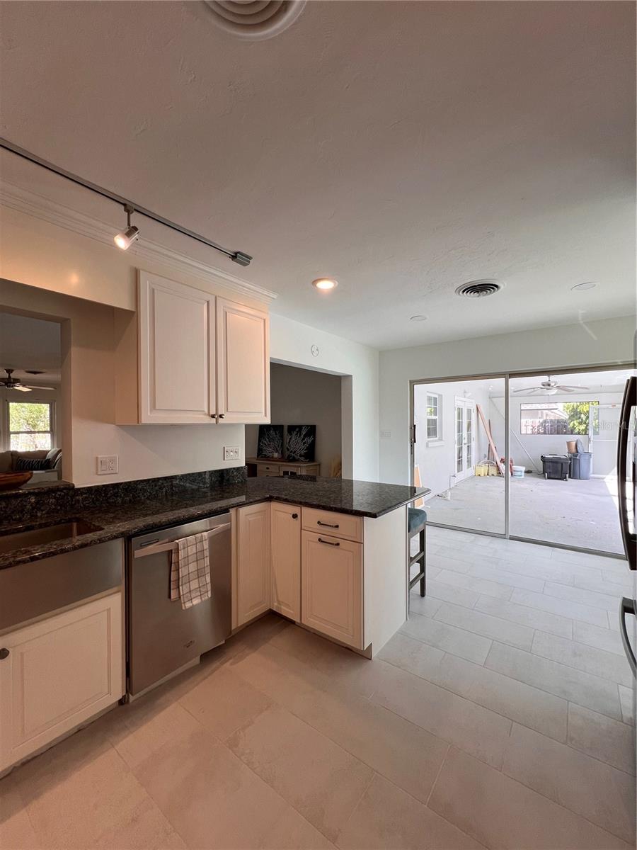 Image 34 of 65 For 2724 Monterey Street