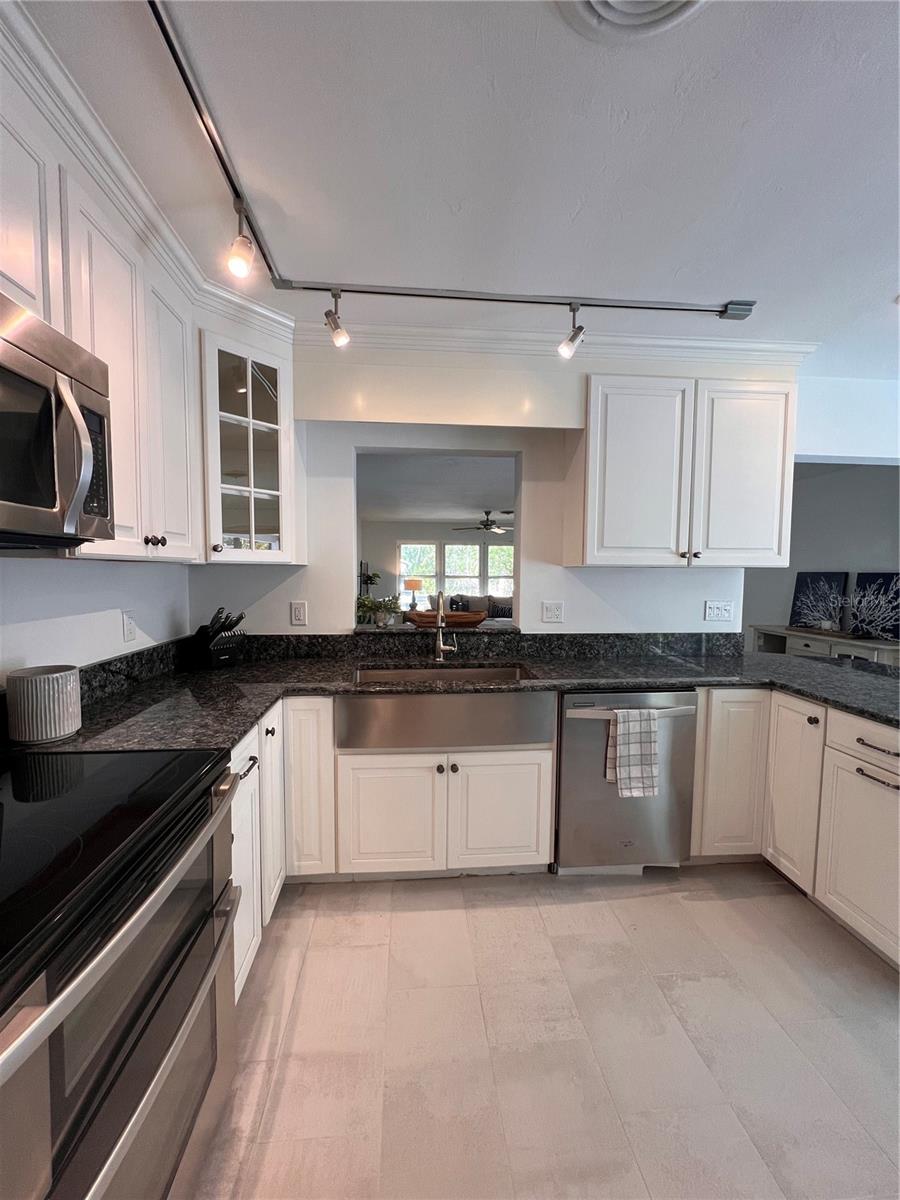 Image 35 of 65 For 2724 Monterey Street