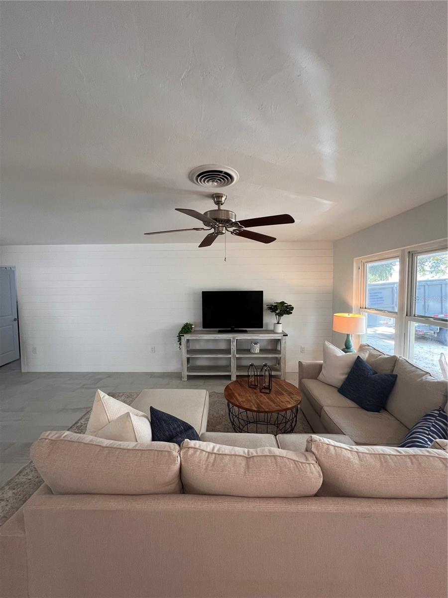 Image 44 of 65 For 2724 Monterey Street