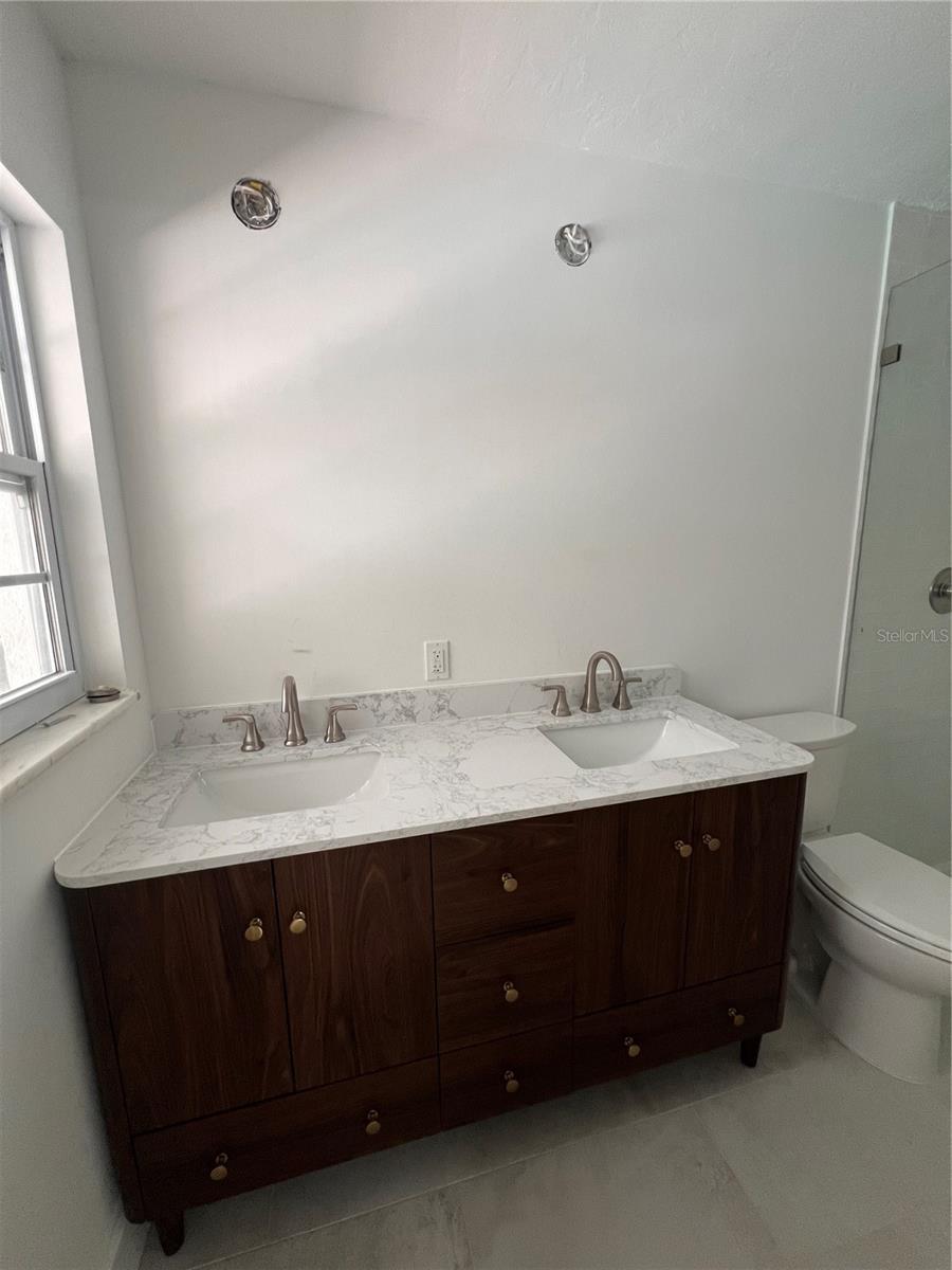 Image 5 of 65 For 2724 Monterey Street