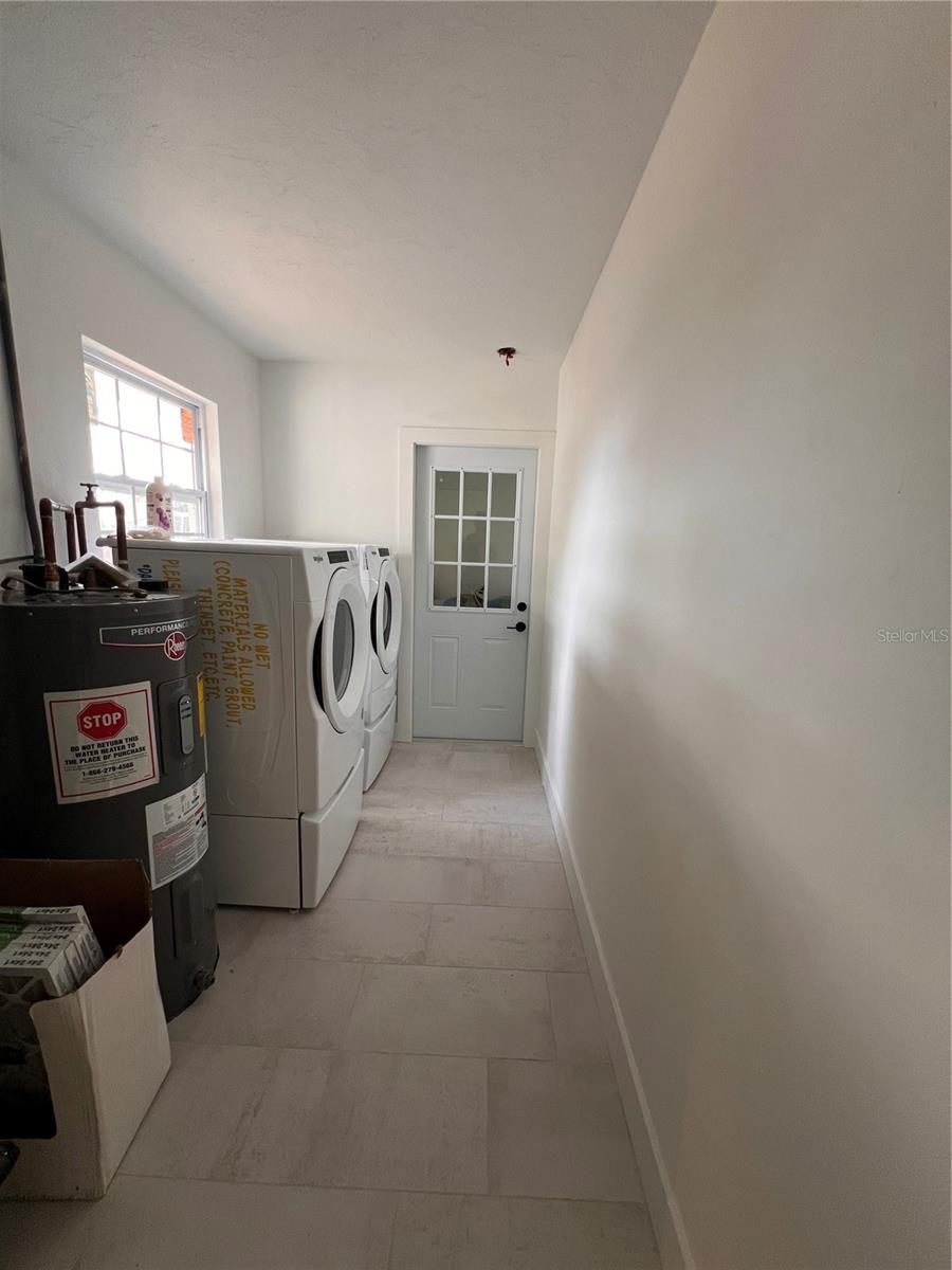 Image 53 of 65 For 2724 Monterey Street