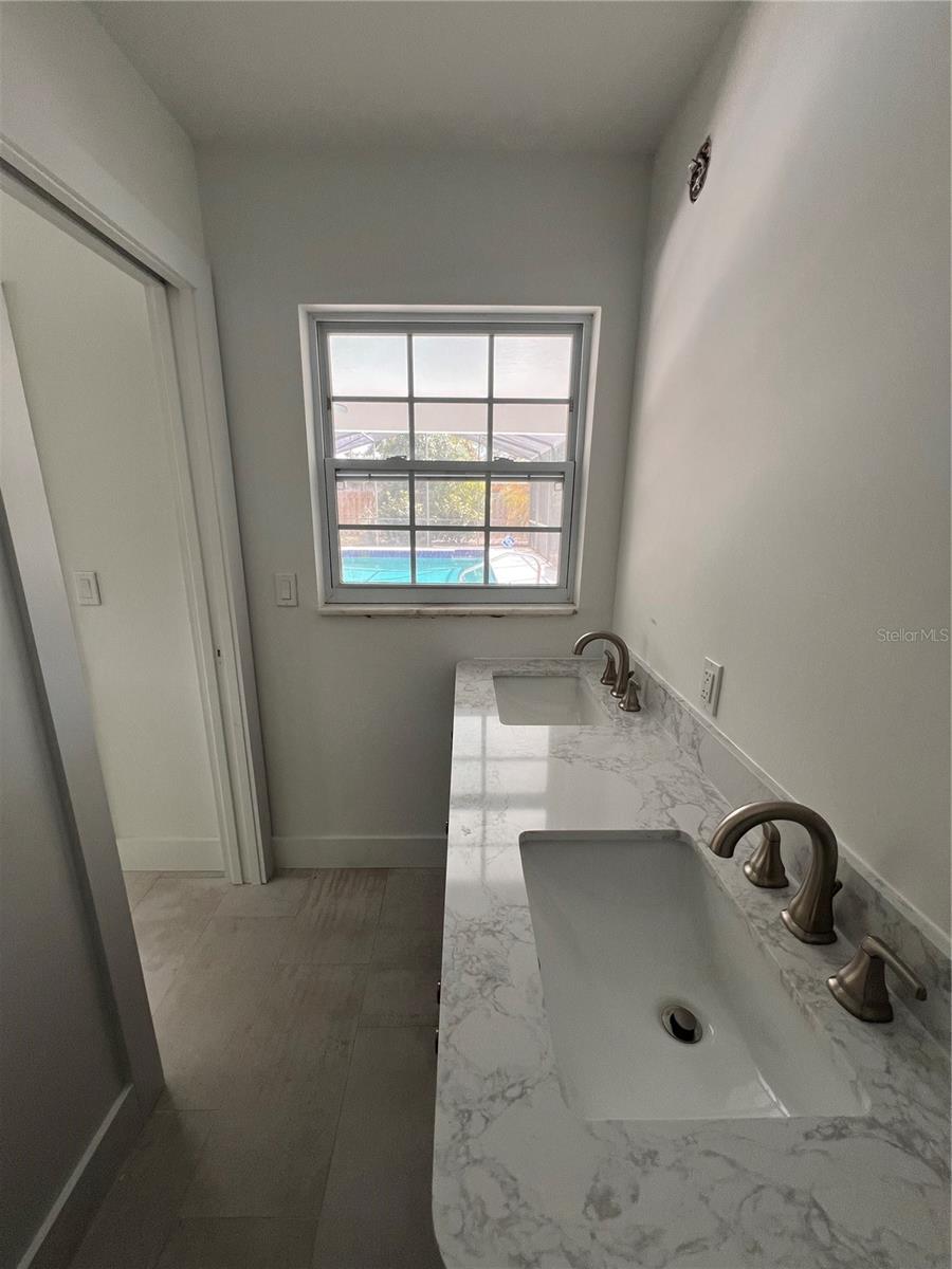 Image 7 of 65 For 2724 Monterey Street