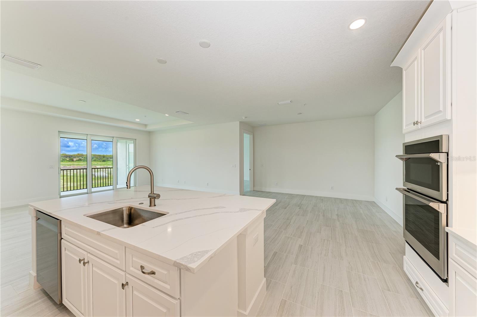 Listing photo id 13 for 10016 Rembrandt Way 202