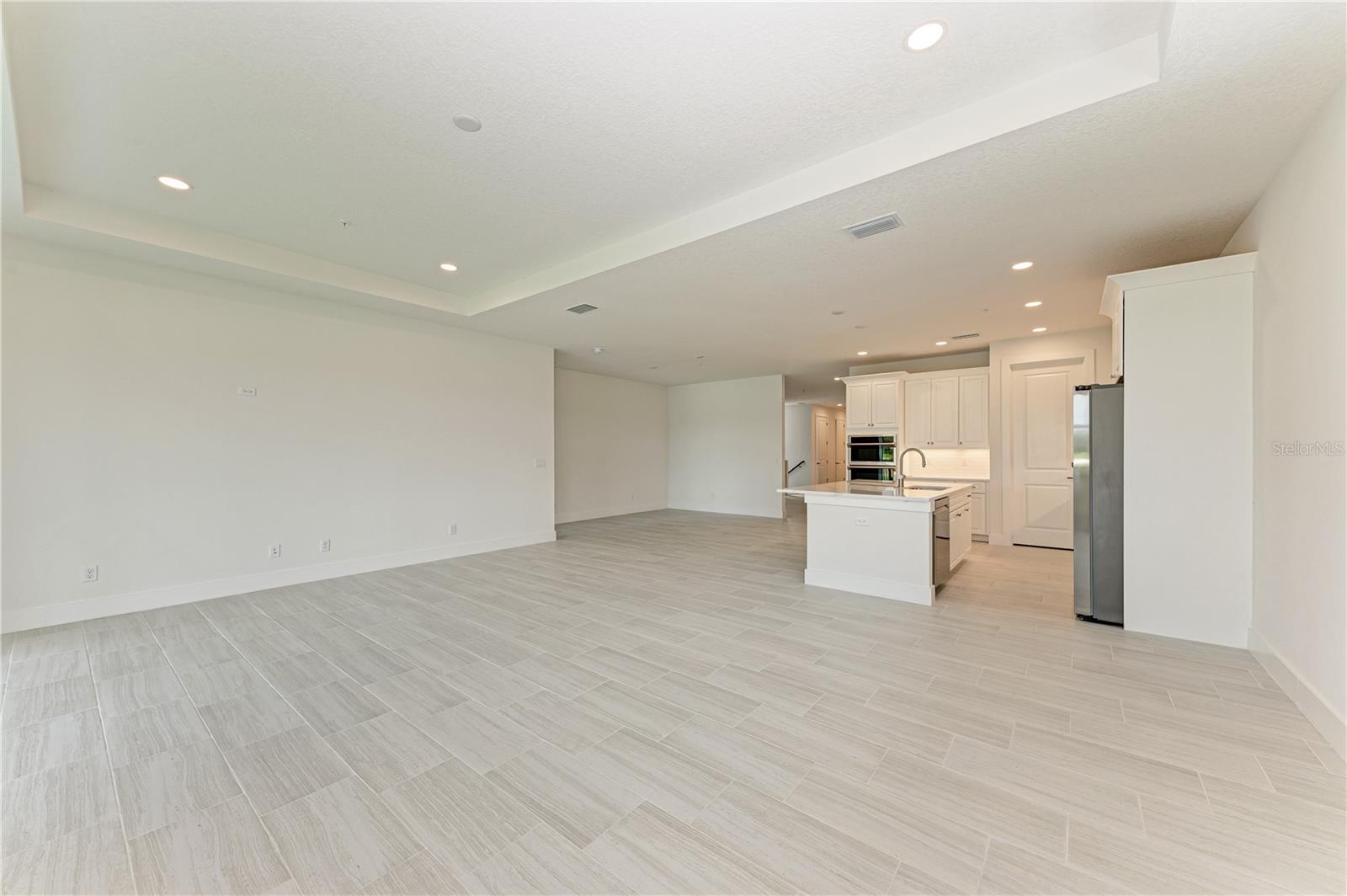 Listing photo id 17 for 10016 Rembrandt Way 202