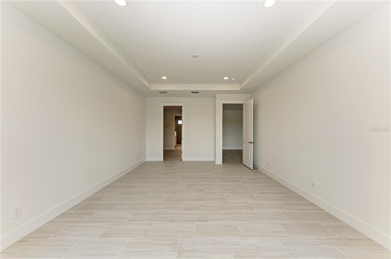 Listing photo id 21 for 10016 Rembrandt Way 202