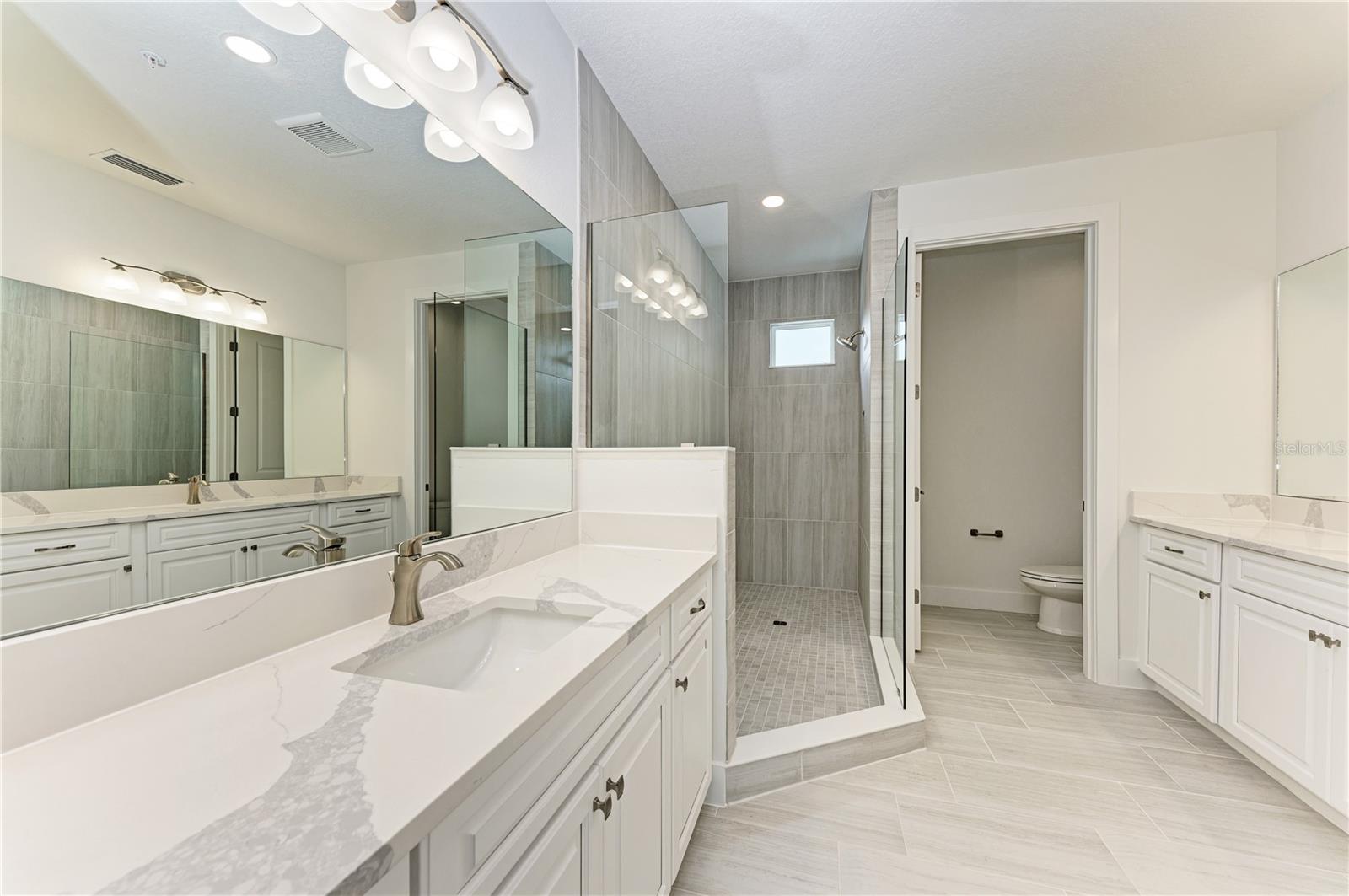 Listing photo id 23 for 10016 Rembrandt Way 202