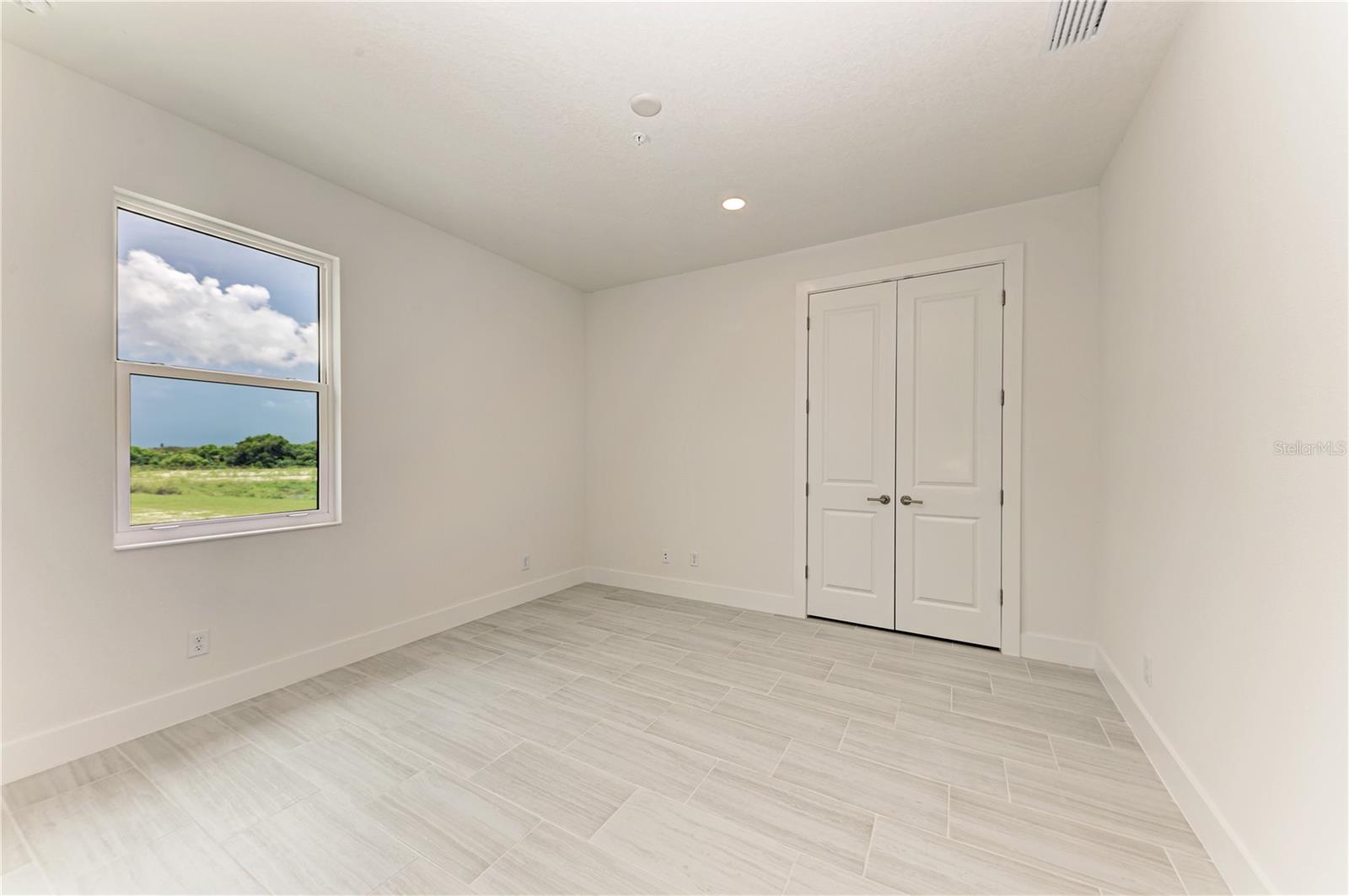 Listing photo id 26 for 10016 Rembrandt Way 202