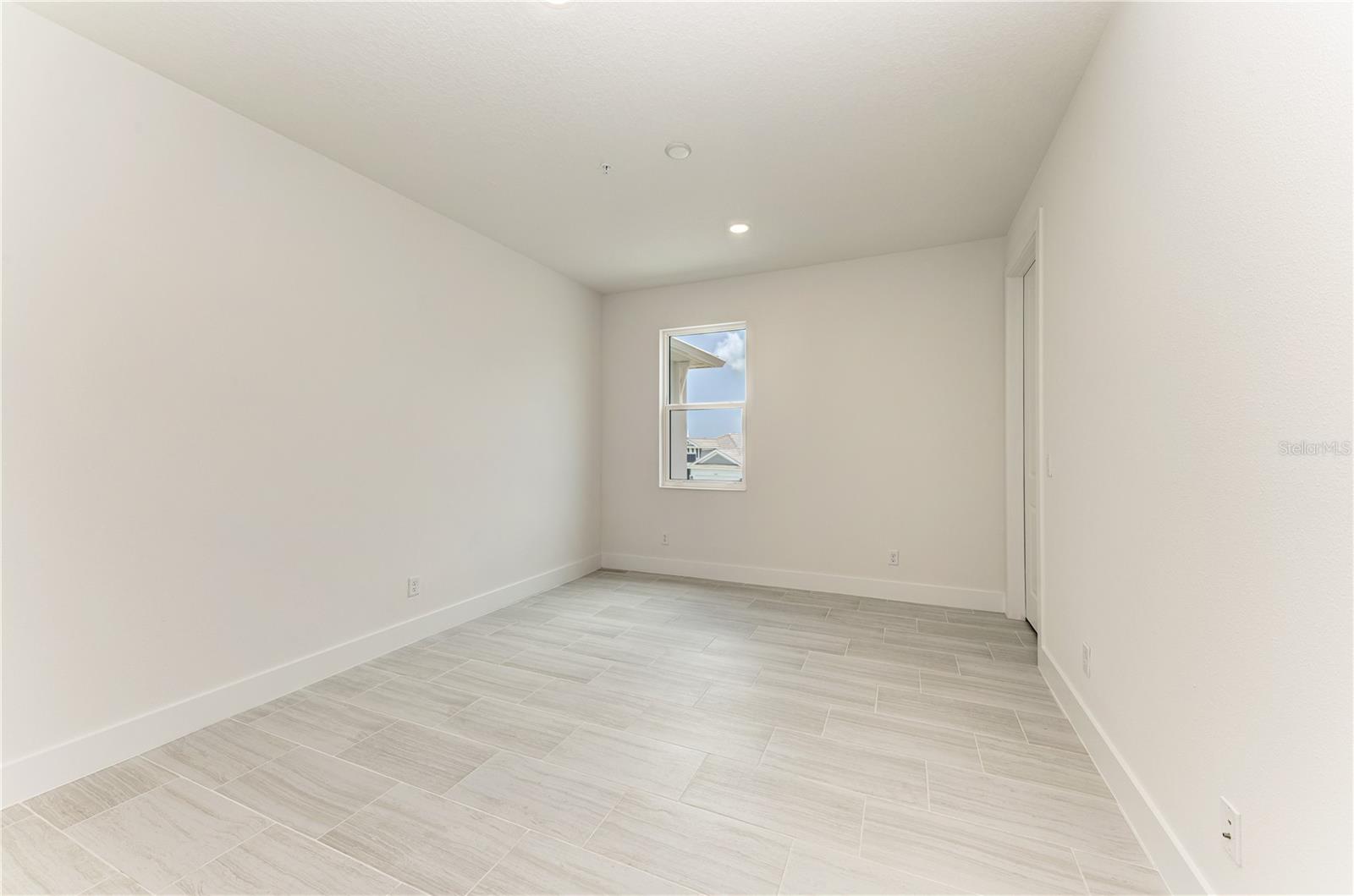 Listing photo id 28 for 10016 Rembrandt Way 202