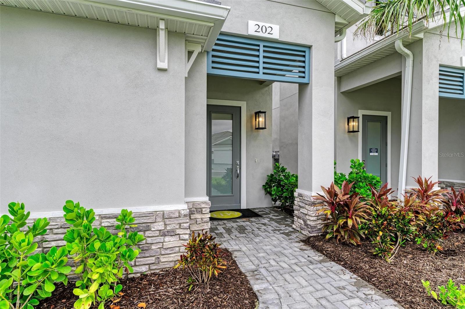 Listing photo id 33 for 10016 Rembrandt Way 202