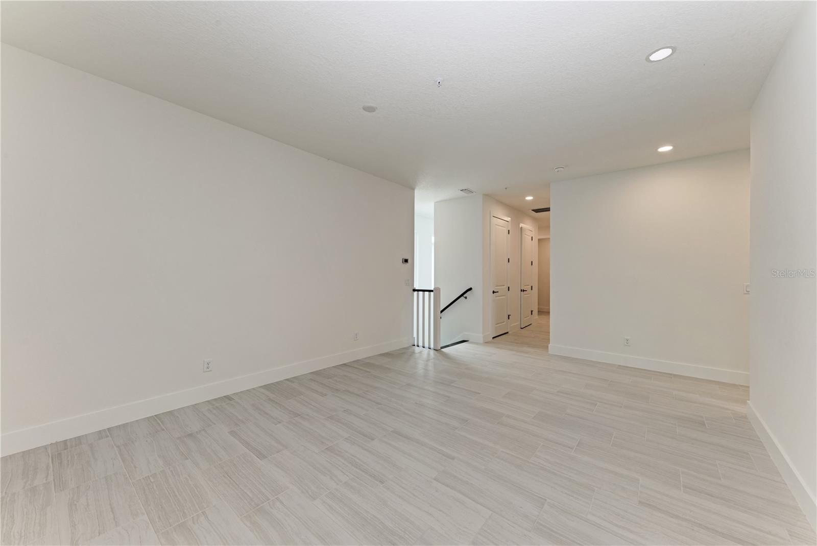 Listing photo id 4 for 10016 Rembrandt Way 202