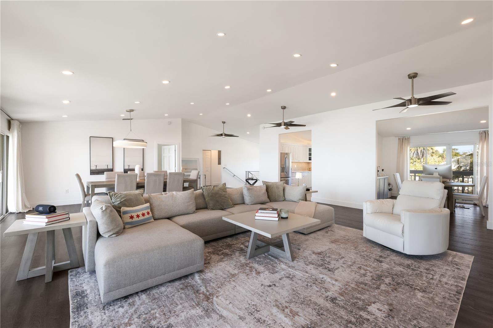 Listing photo id 8 for 3908 Bayside Drive