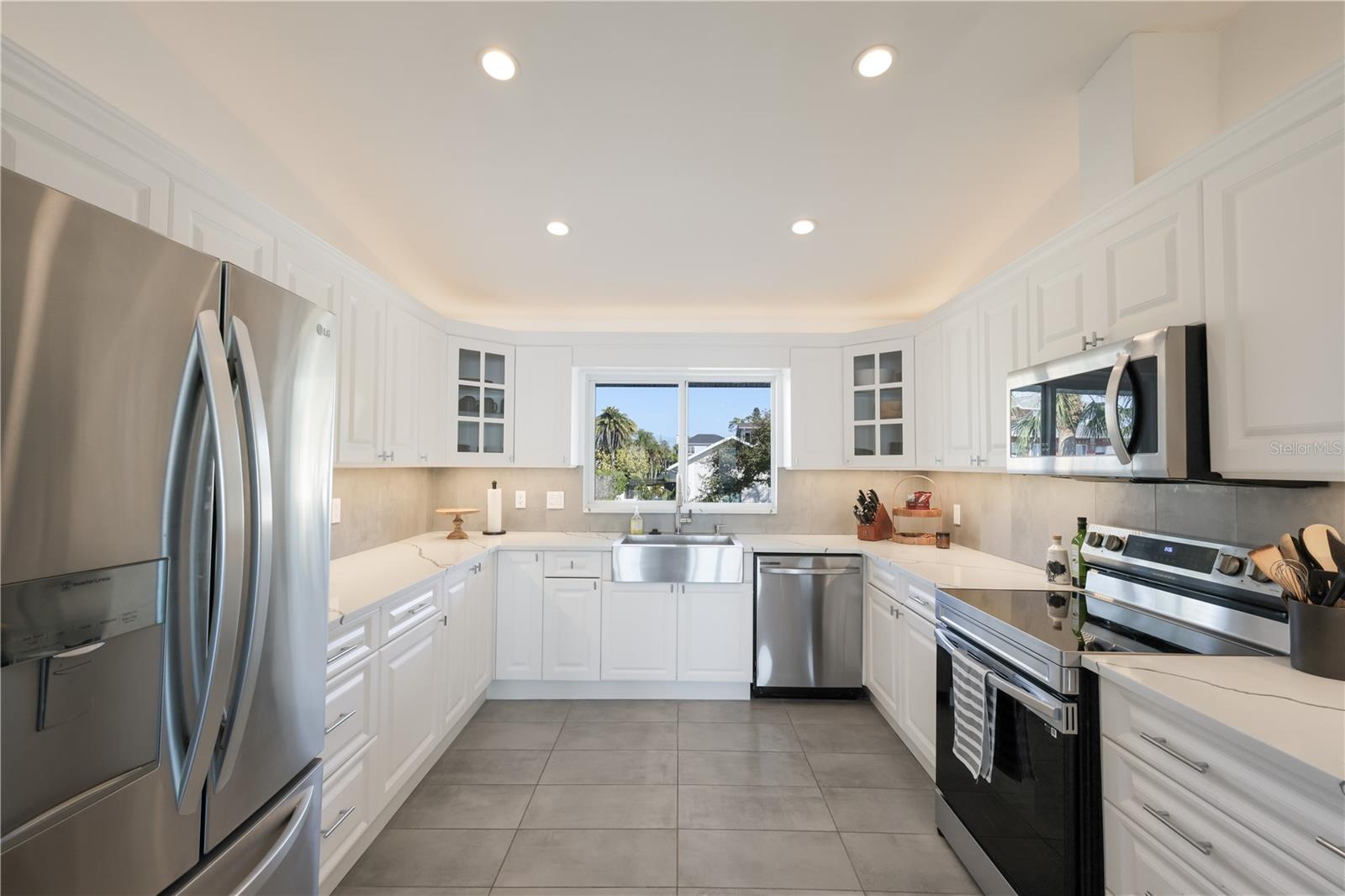 Listing photo id 11 for 3908 Bayside Drive