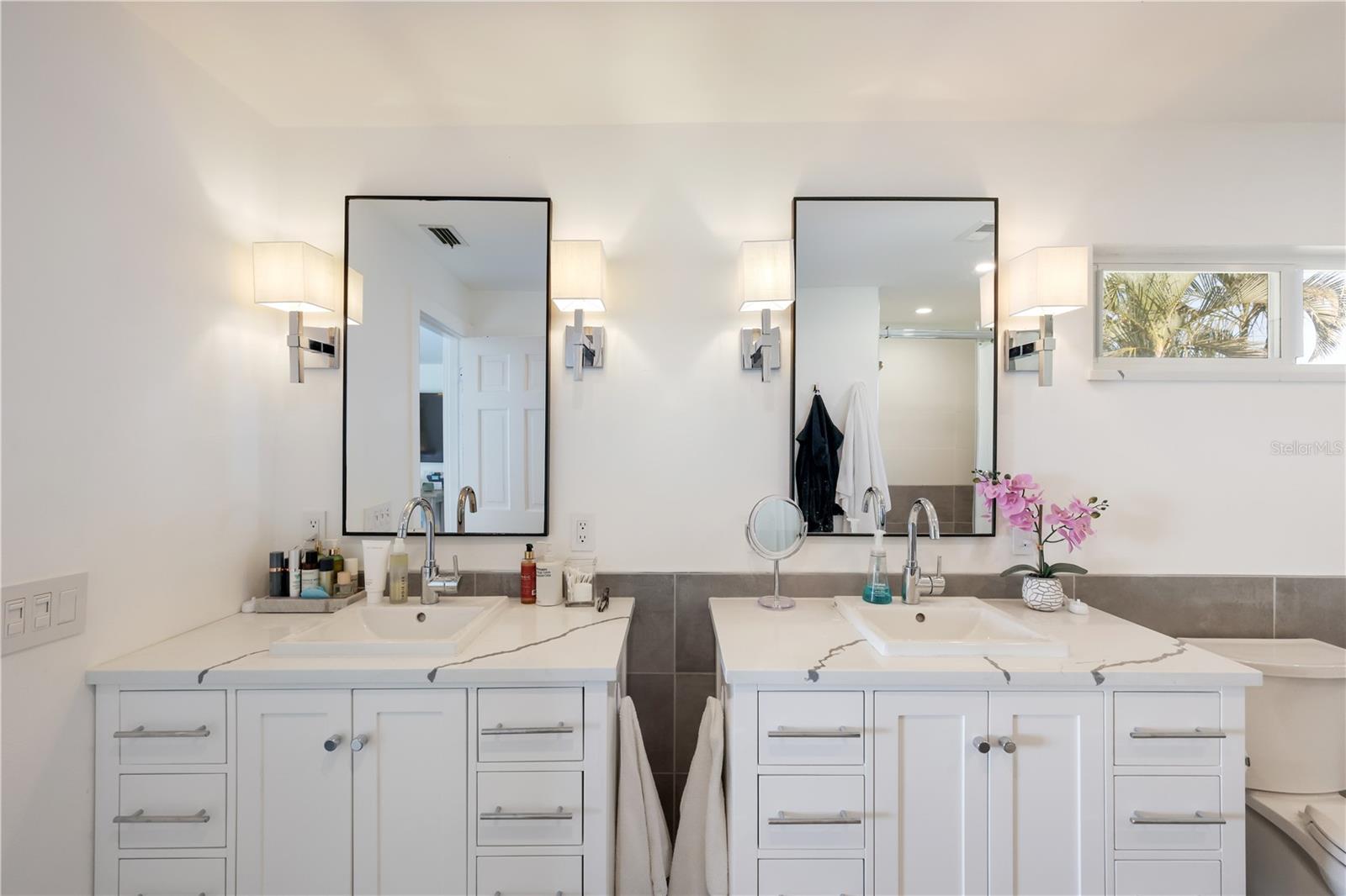 Listing photo id 16 for 3908 Bayside Drive