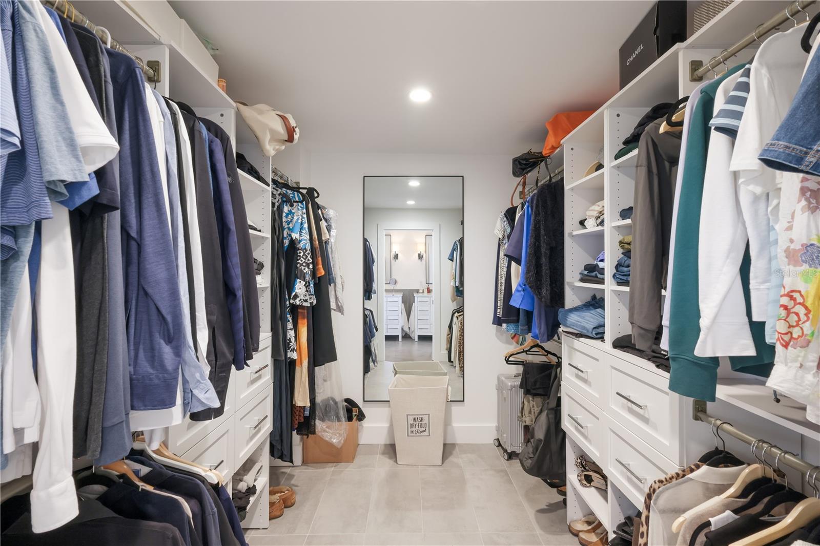 Listing photo id 17 for 3908 Bayside Drive