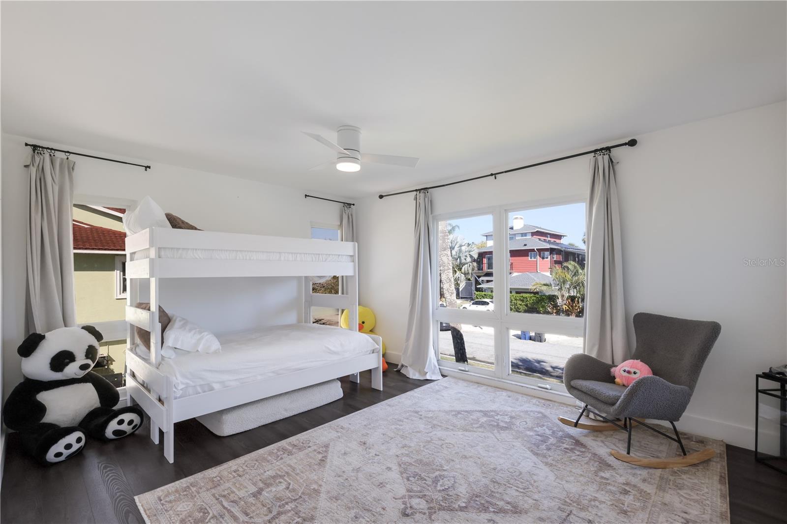 Listing photo id 19 for 3908 Bayside Drive