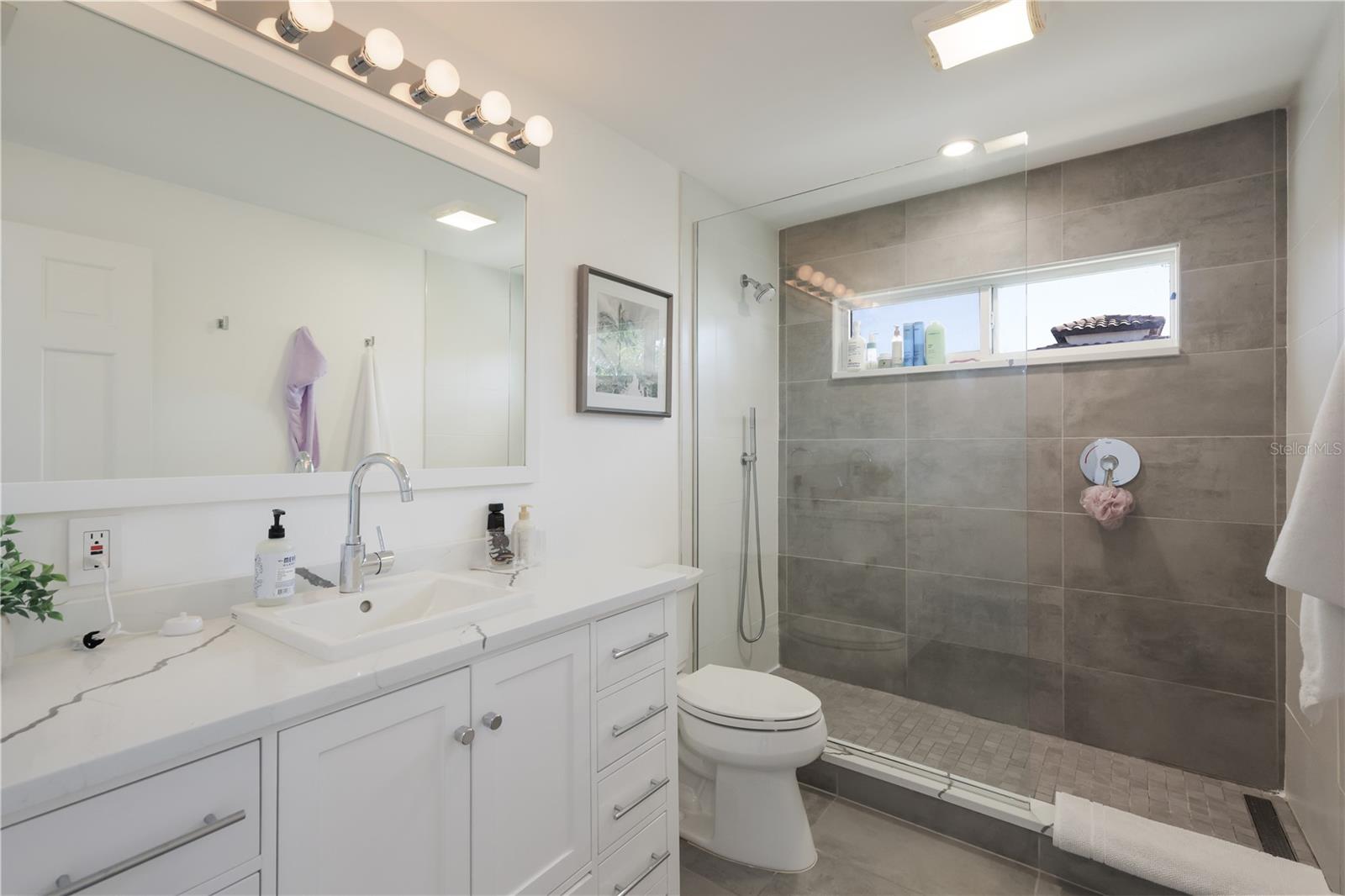 Listing photo id 23 for 3908 Bayside Drive