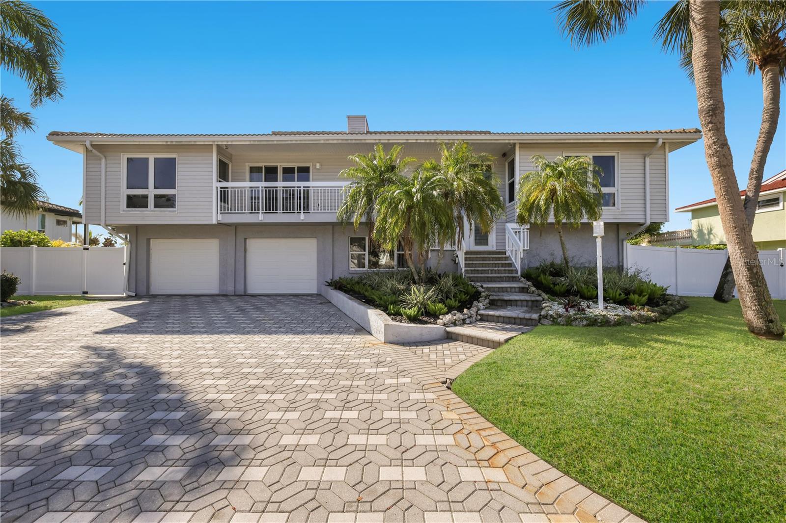 Listing photo id 1 for 3908 Bayside Drive