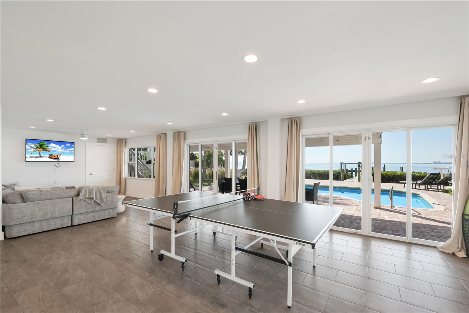 Listing photo id 33 for 3908 Bayside Drive