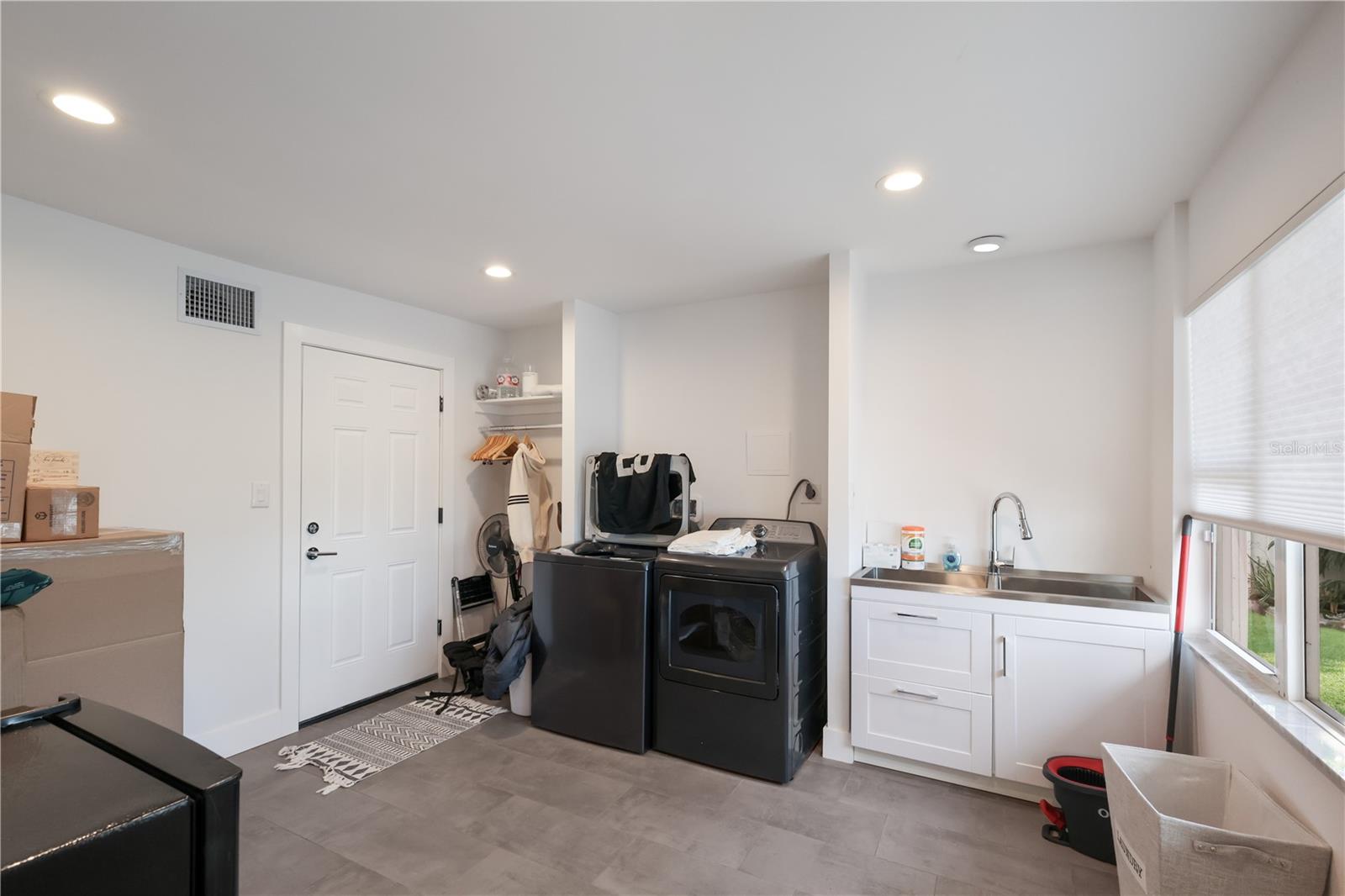 Listing photo id 35 for 3908 Bayside Drive