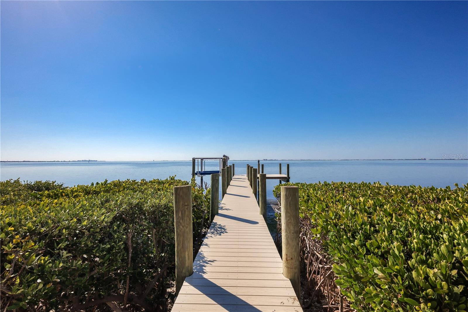 Listing photo id 43 for 3908 Bayside Drive