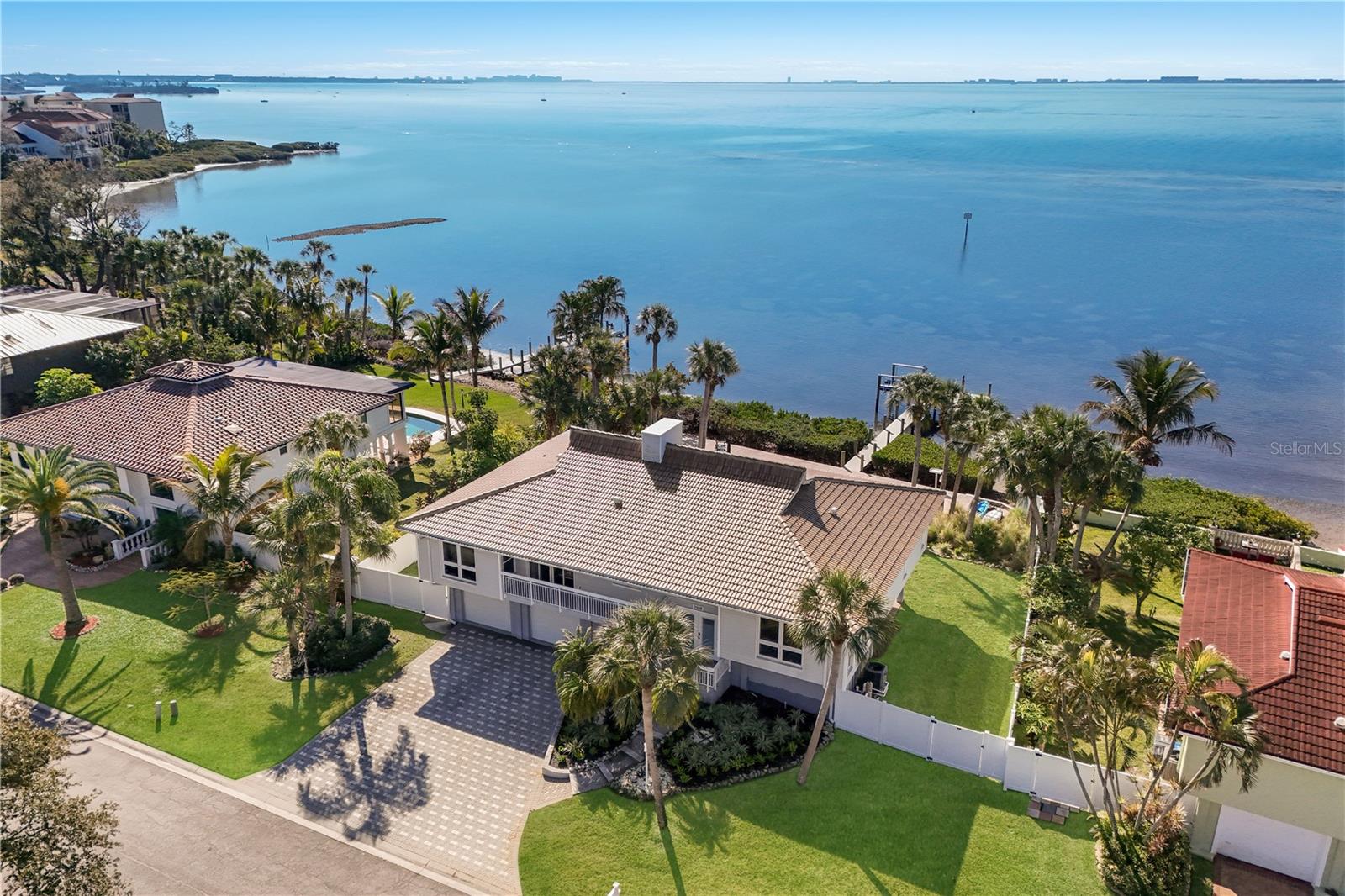 Listing photo id 47 for 3908 Bayside Drive