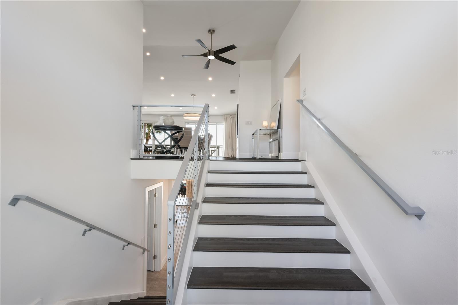 Listing photo id 3 for 3908 Bayside Drive