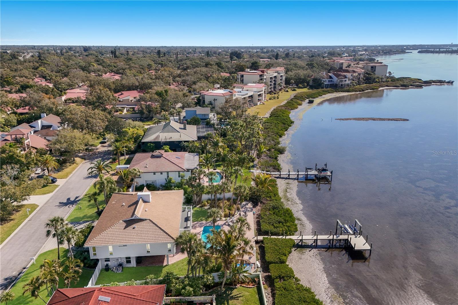 Listing photo id 51 for 3908 Bayside Drive