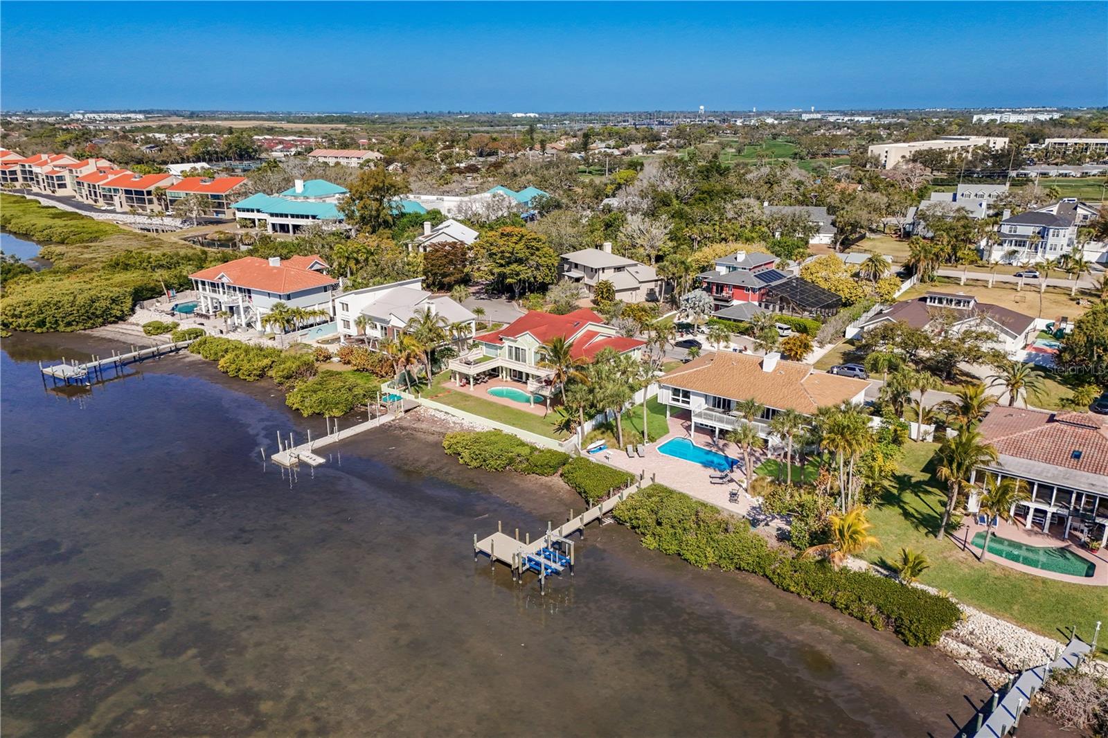 Listing photo id 54 for 3908 Bayside Drive