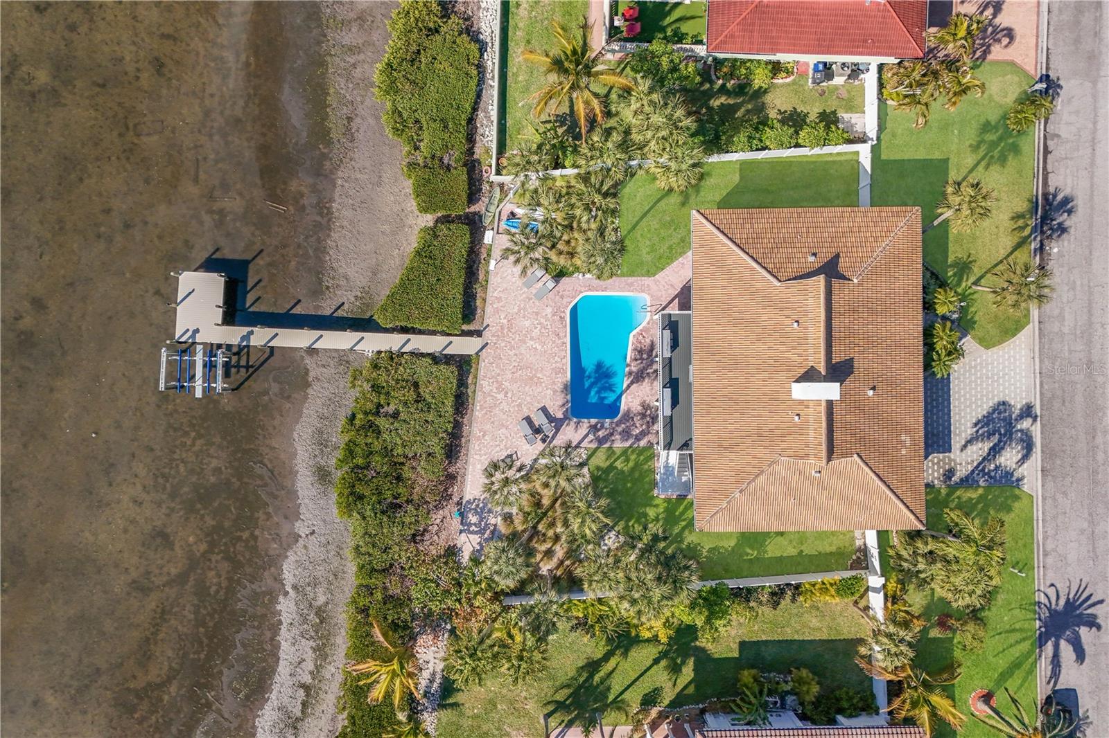 Listing photo id 56 for 3908 Bayside Drive