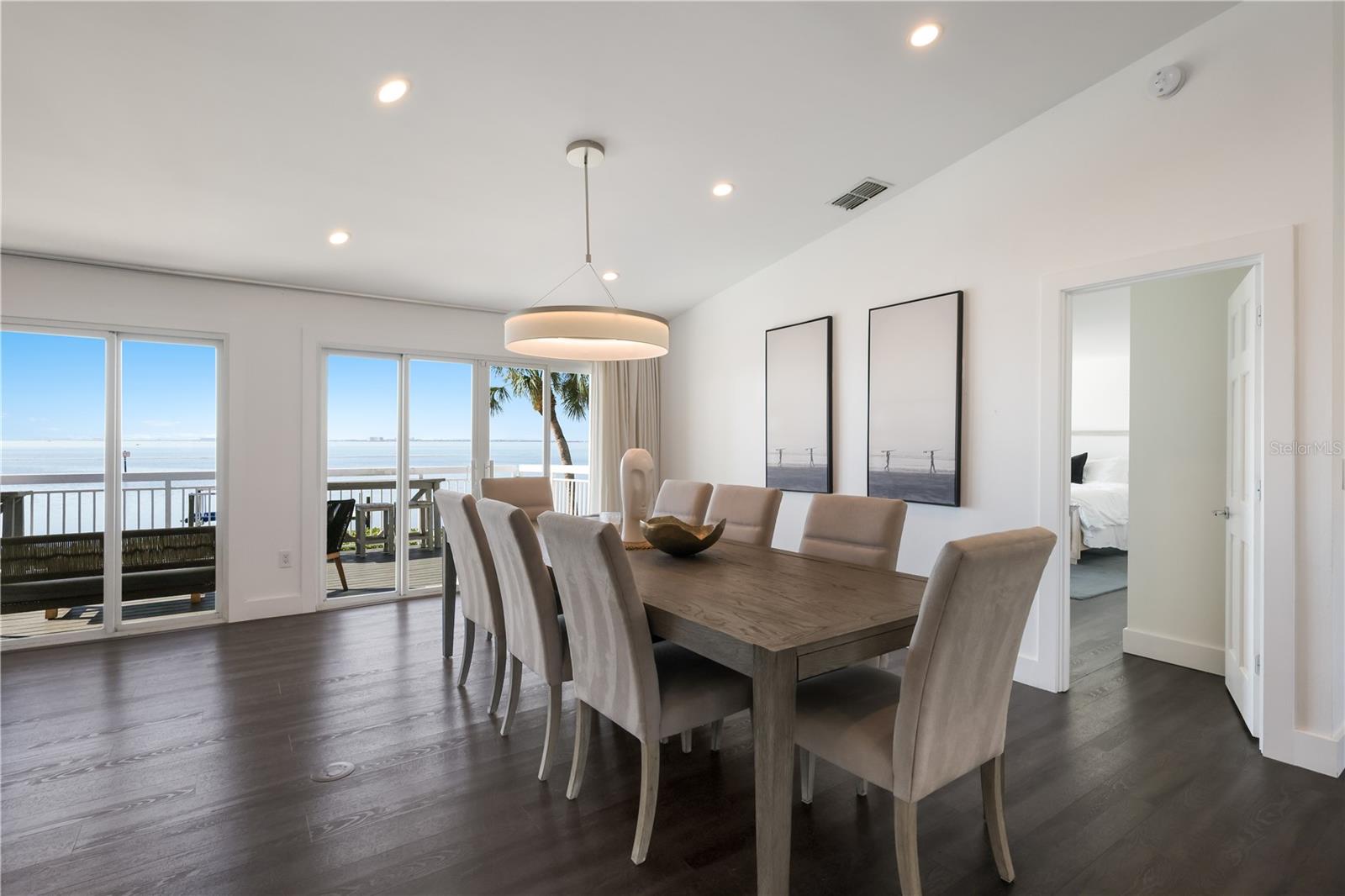 Listing photo id 6 for 3908 Bayside Drive