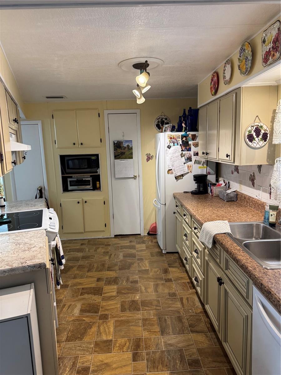 Image 10 of 26 For 6 Lafitte Drive