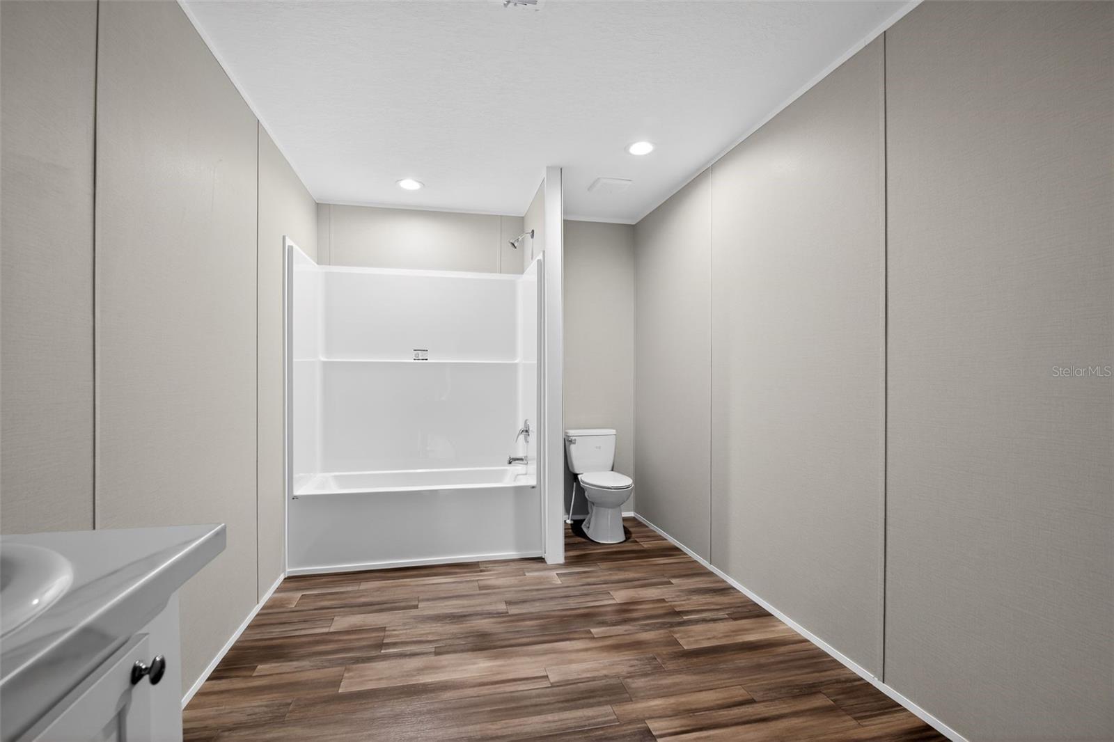 Image 20 of 31 For 4669 Mandrake Point