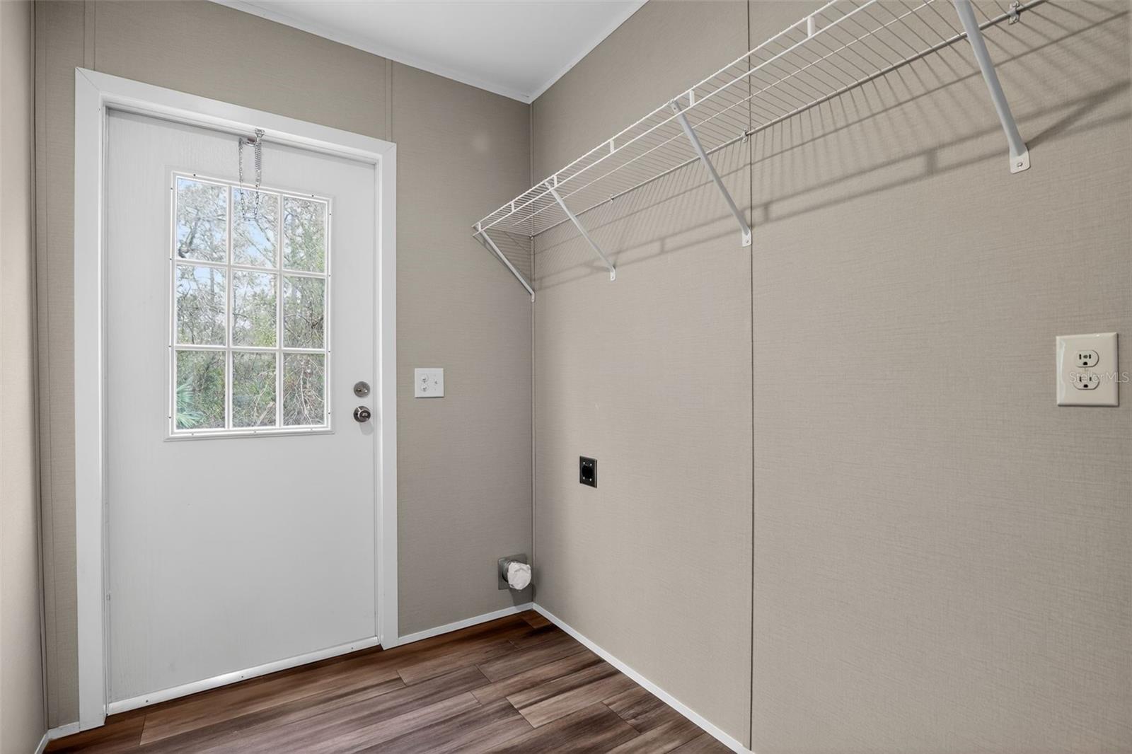 Image 24 of 31 For 4669 Mandrake Point