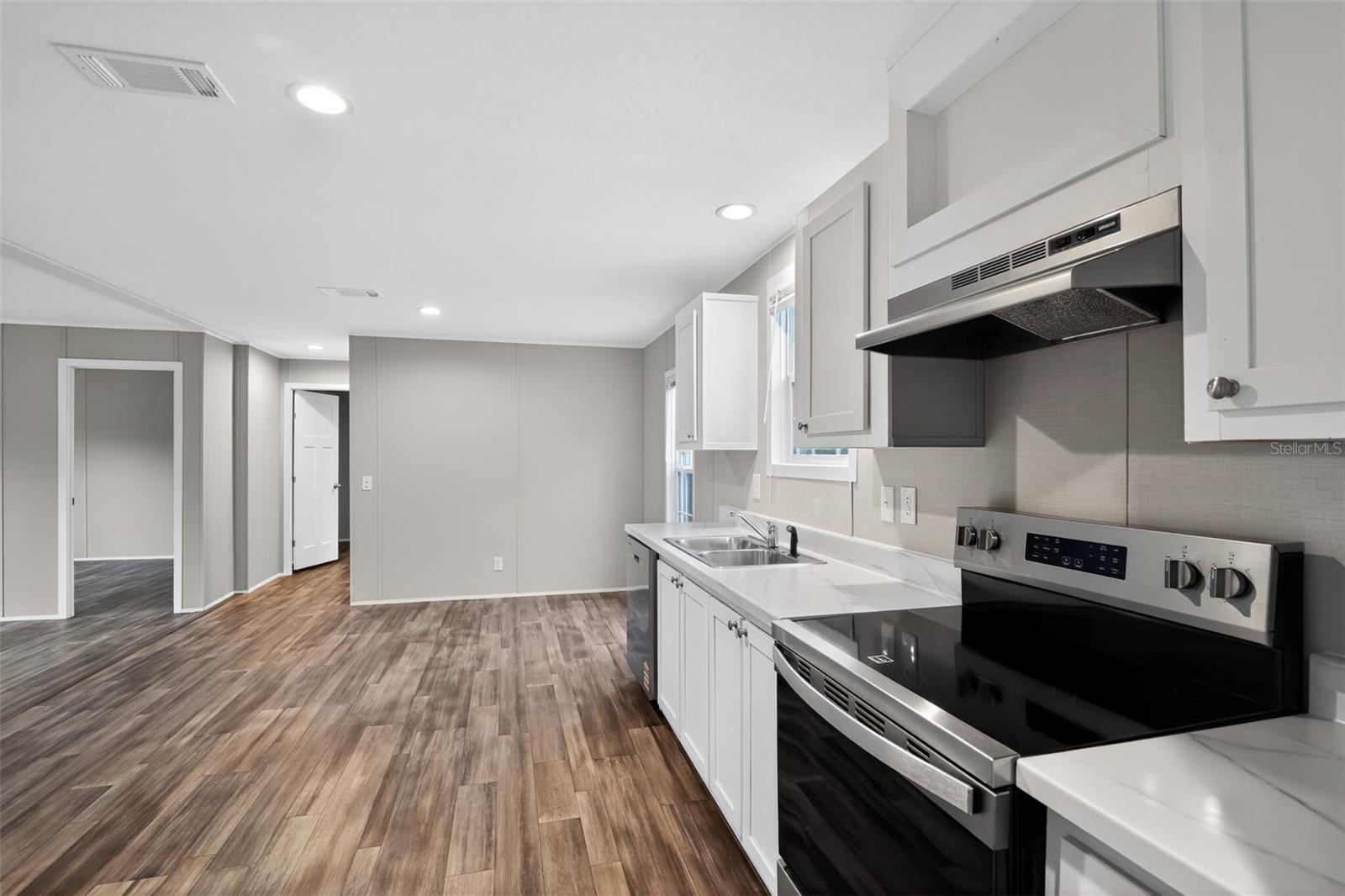 Image 5 of 31 For 4669 Mandrake Point