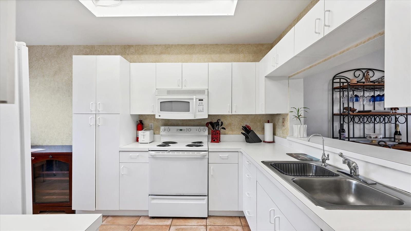 Image 10 of 62 For 9610 Club South Circle 4106