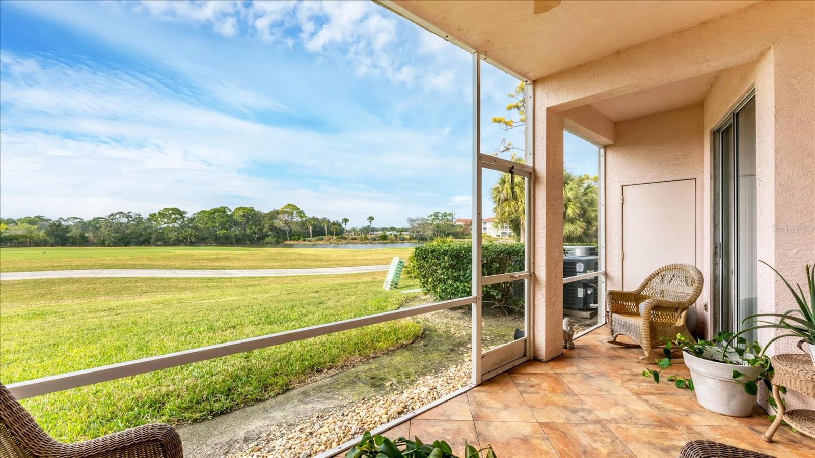 Image 23 of 62 For 9610 Club South Circle 4106