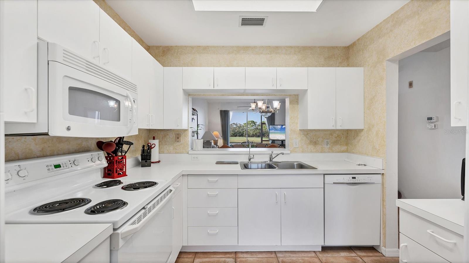 Image 9 of 62 For 9610 Club South Circle 4106