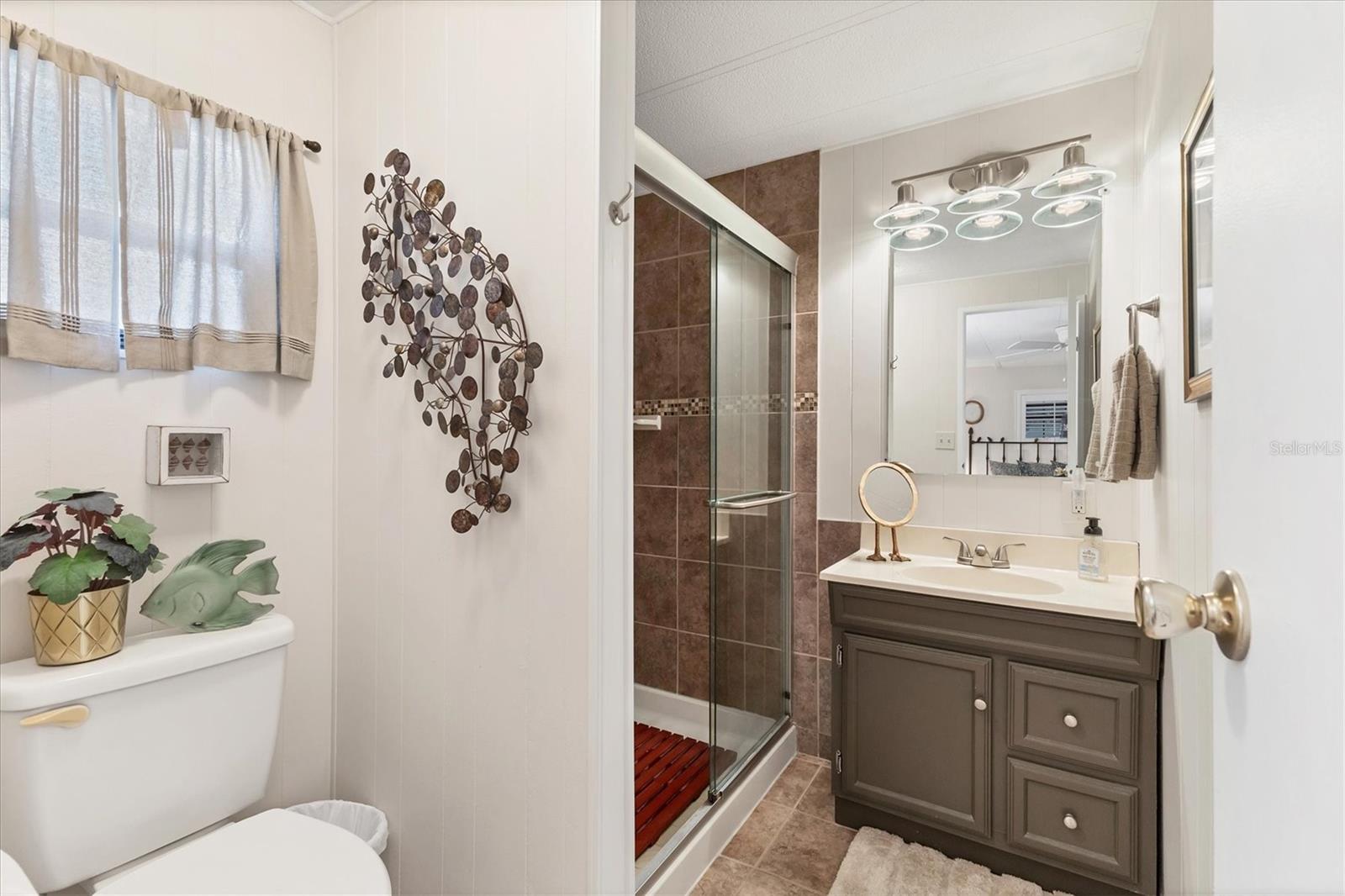 Image 21 of 56 For 3912 14th Street E