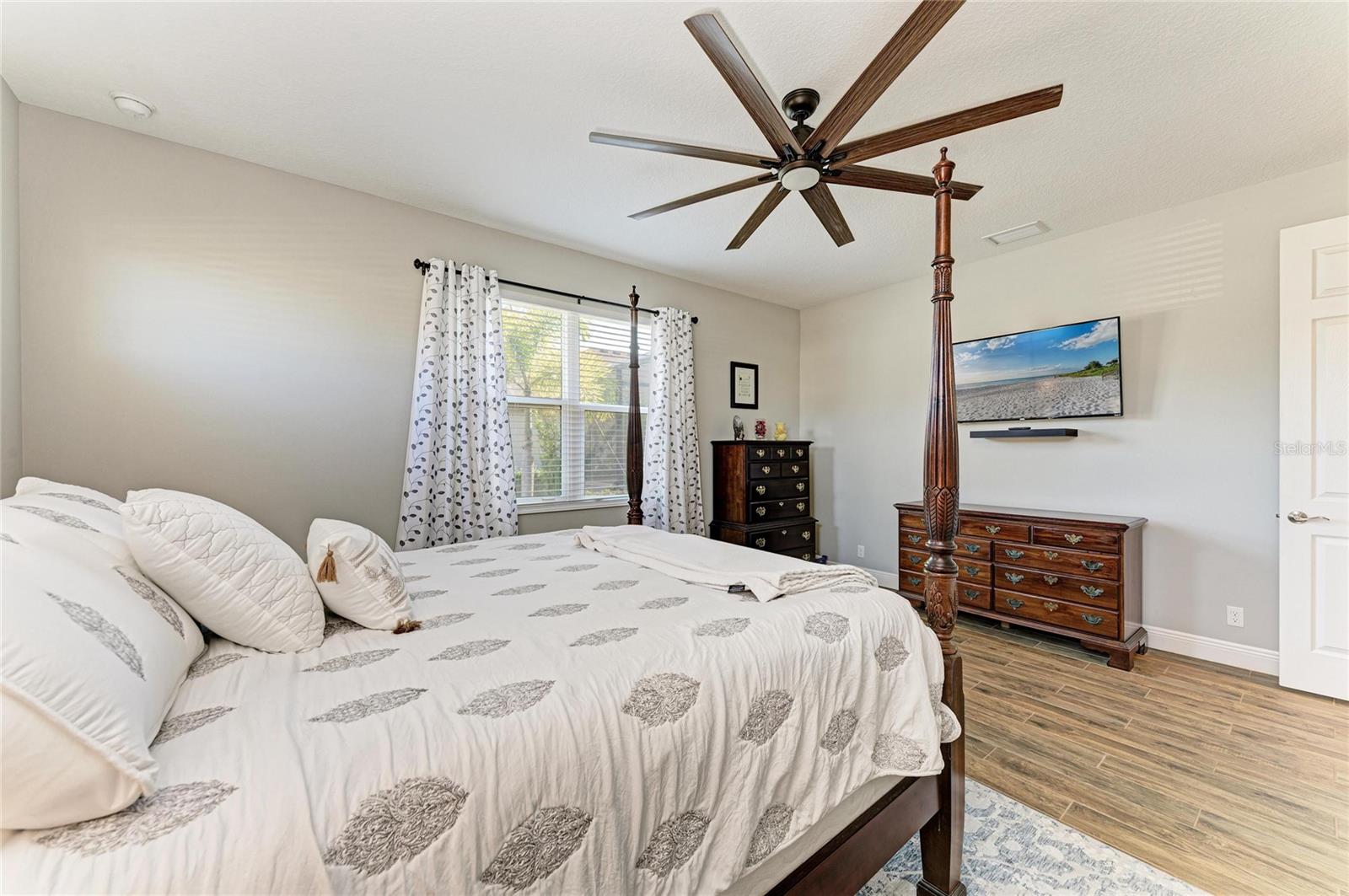 Image 22 of 64 For 12502 Goldenrod Avenue