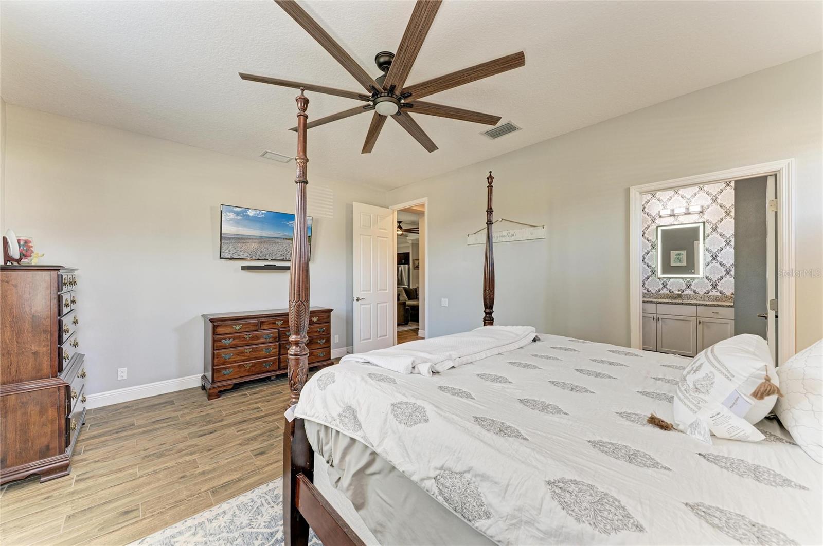 Image 23 of 64 For 12502 Goldenrod Avenue