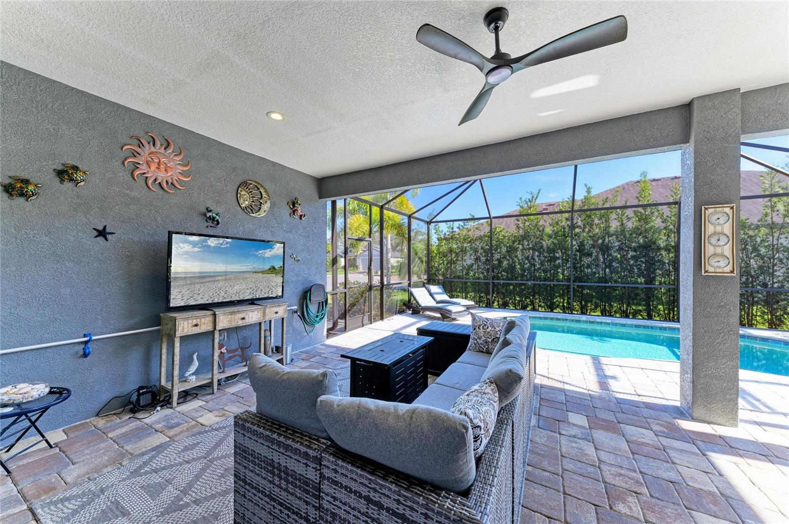 Image 35 of 64 For 12502 Goldenrod Avenue