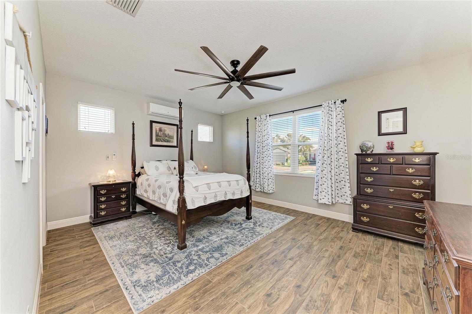 Image 4 of 64 For 12502 Goldenrod Avenue