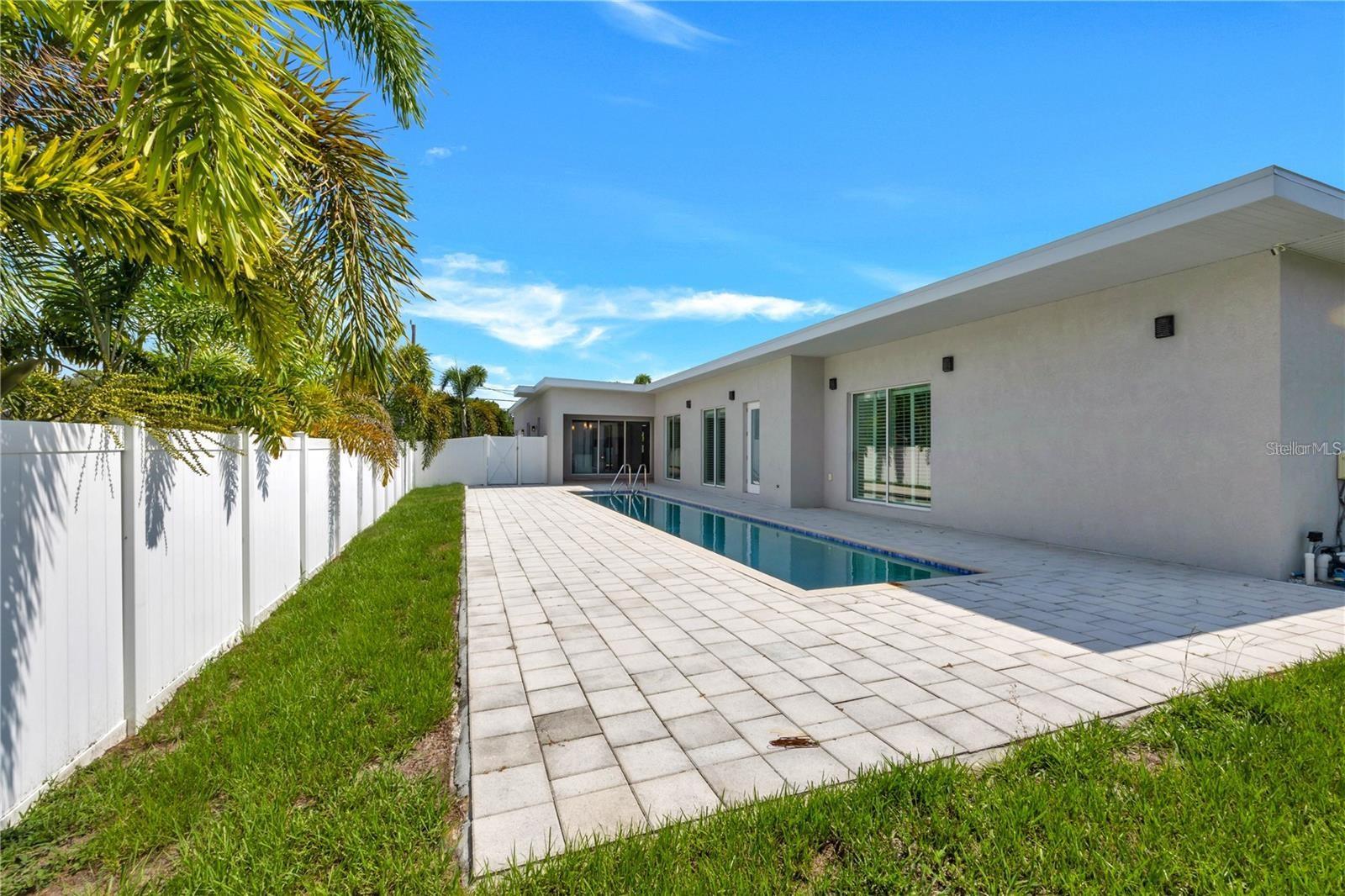 Image 21 of 41 For 4524 Riverwood Avenue