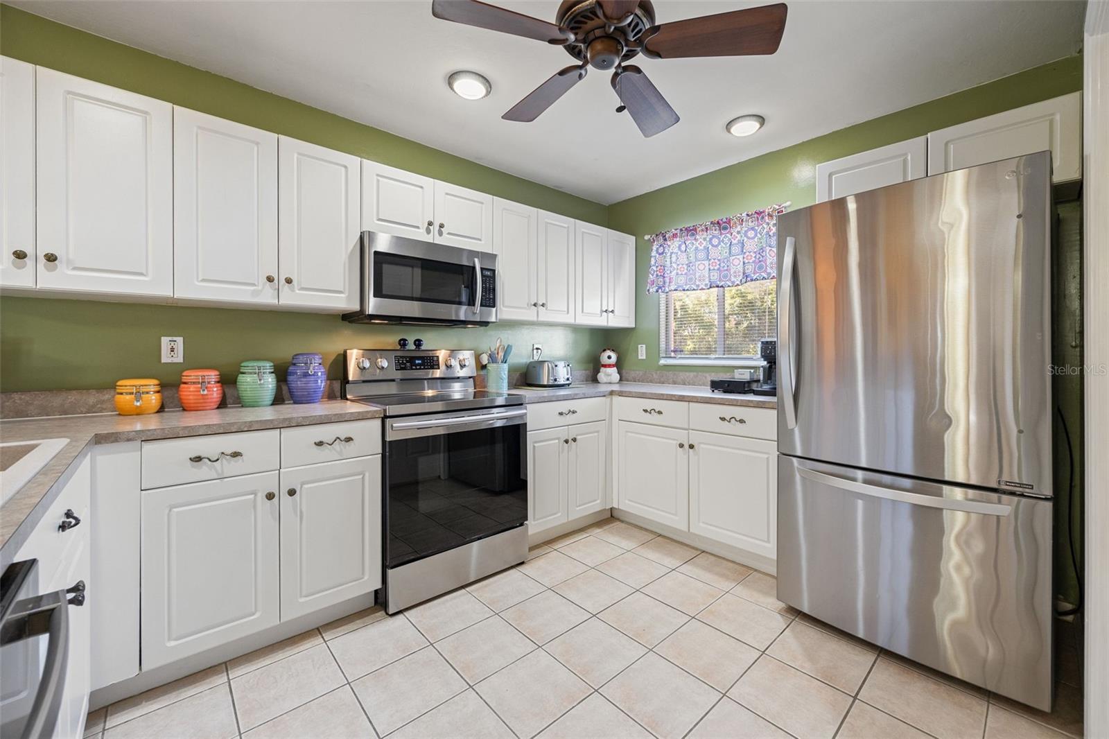 Image 14 of 49 For 719 Zebu Place