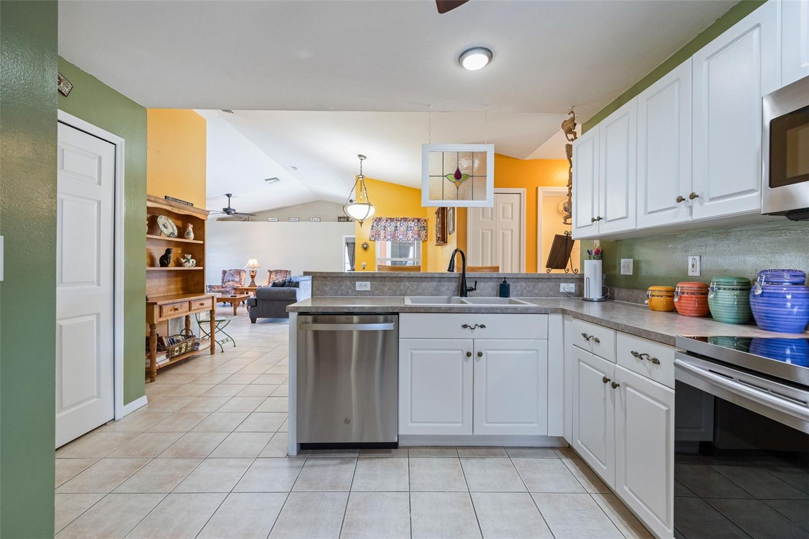 Image 16 of 49 For 719 Zebu Place