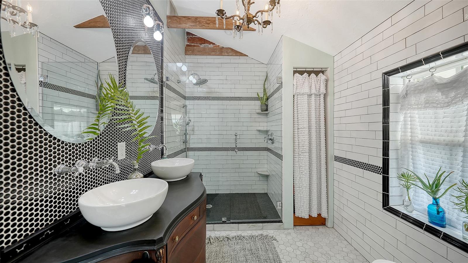 Image 36 of 62 For 547 Shore Drive