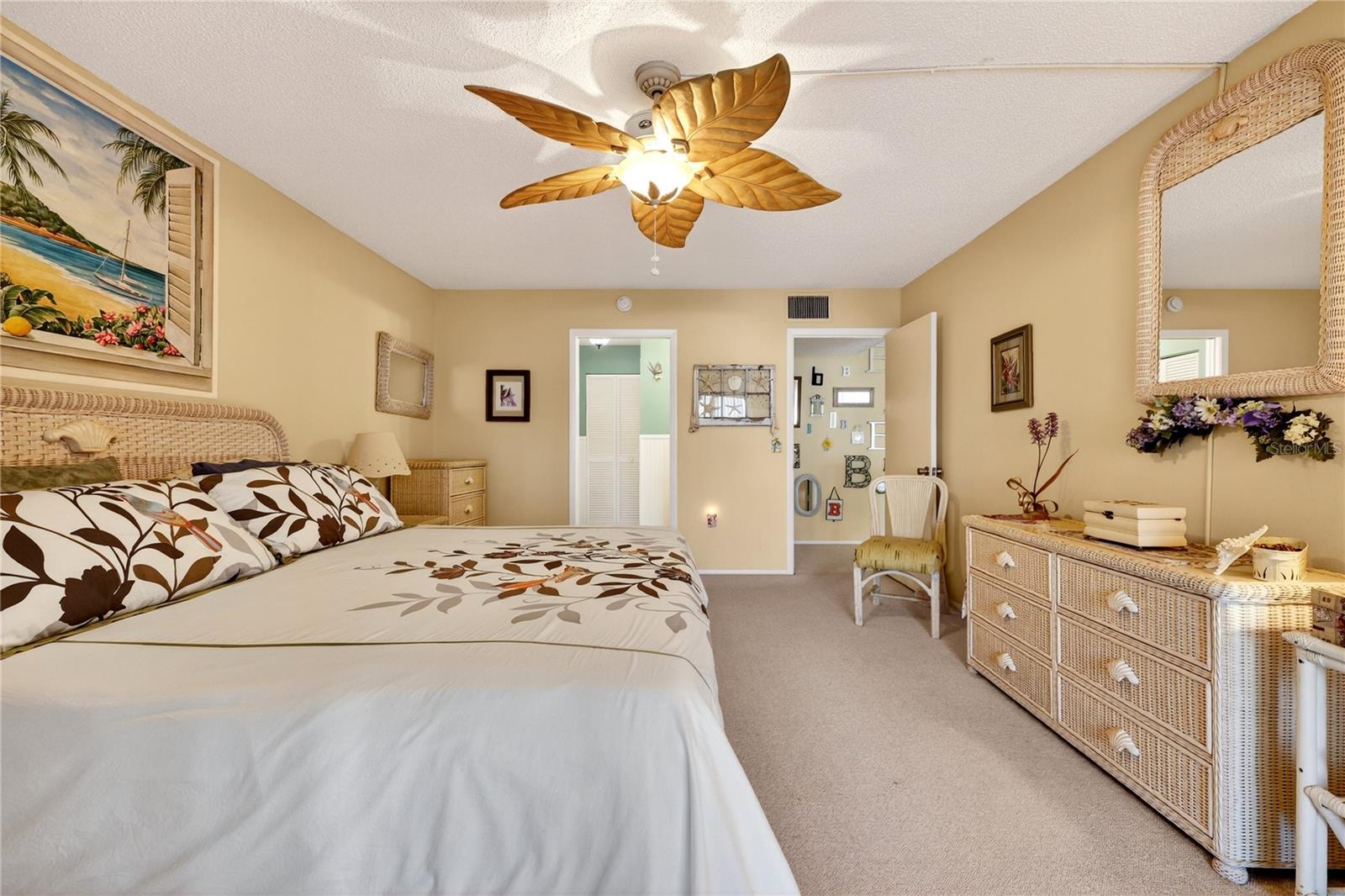 Image 26 of 32 For 521 Lakeside Drive 521