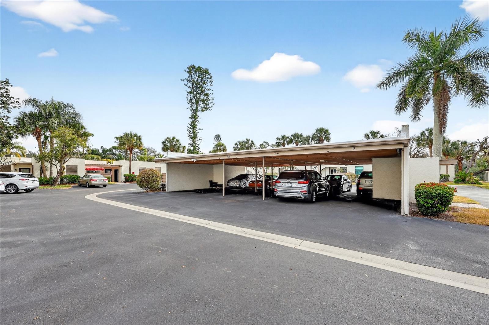 Image 4 of 32 For 521 Lakeside Drive 521